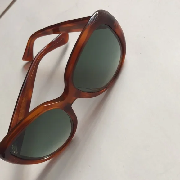 Gucci Sunglasses - Picture 11 of 16